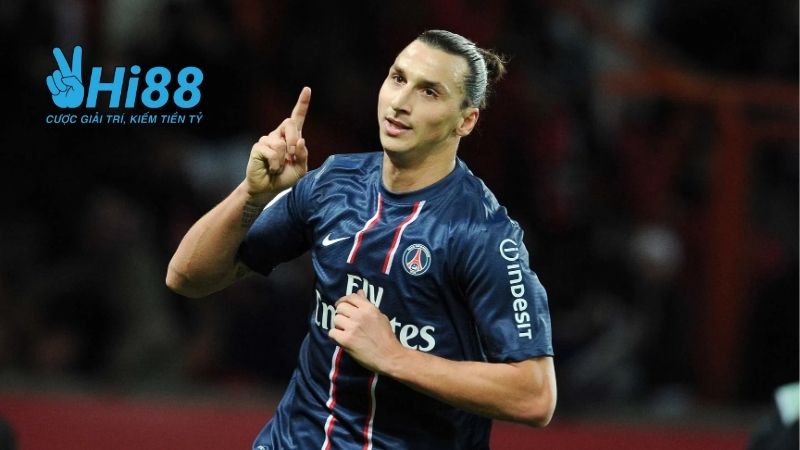 zlatan-ibrahimović-2013-cu-sut-xa-bua-bo-tu-khoang-cach-30m